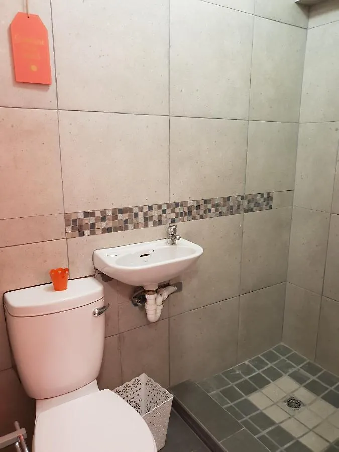 Lyronne Guest House, Shuttle And Tours Cape Town
