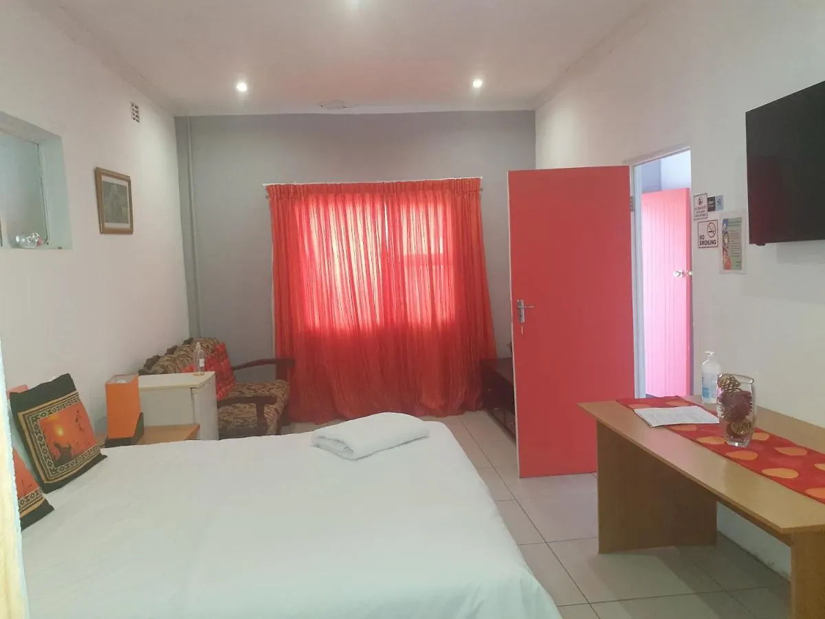 Lyronne Guest House, Shuttle And Tours Cape Town