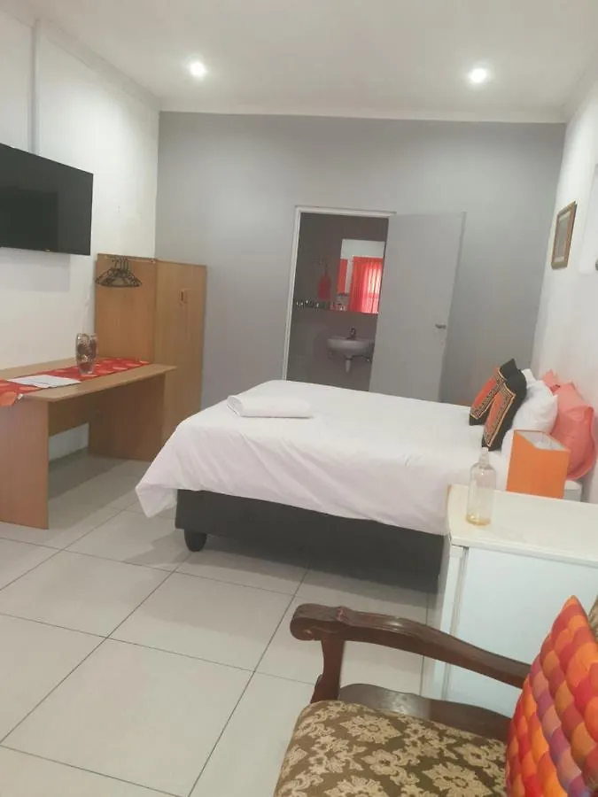 Lyronne Guest House, Shuttle And Tours Cape Town 2*,  South Africa
