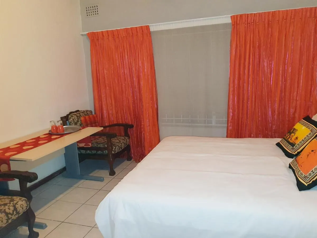 Lyronne Guest House, Shuttle And Tours Κέιπ Τάουν 2*,  Νότια Αφρική