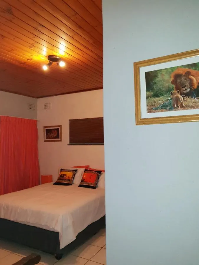 Lyronne Guest House, Shuttle And Tours Κέιπ Τάουν