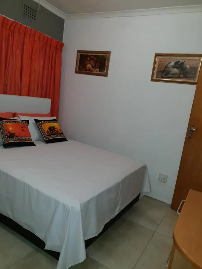 Lyronne Guest House, Shuttle And Tours Κέιπ Τάουν