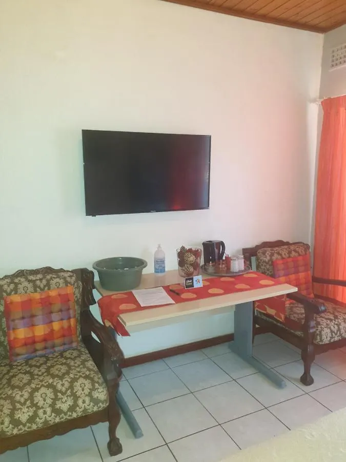 Lyronne Guest House, Shuttle And Tours Κέιπ Τάουν 2*,