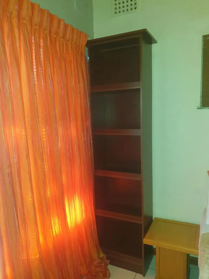 **  Lyronne Guest House, Shuttle And Tours Κέιπ Τάουν Νότια Αφρική