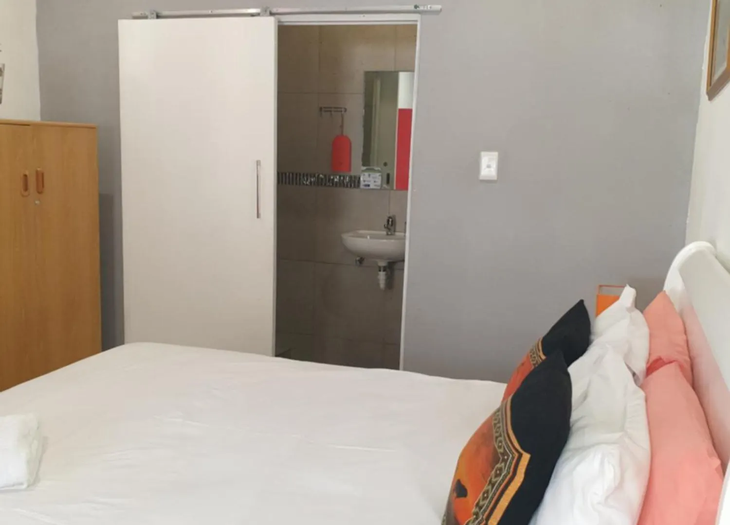 **  Lyronne Guest House, Shuttle And Tours Κέιπ Τάουν Νότια Αφρική